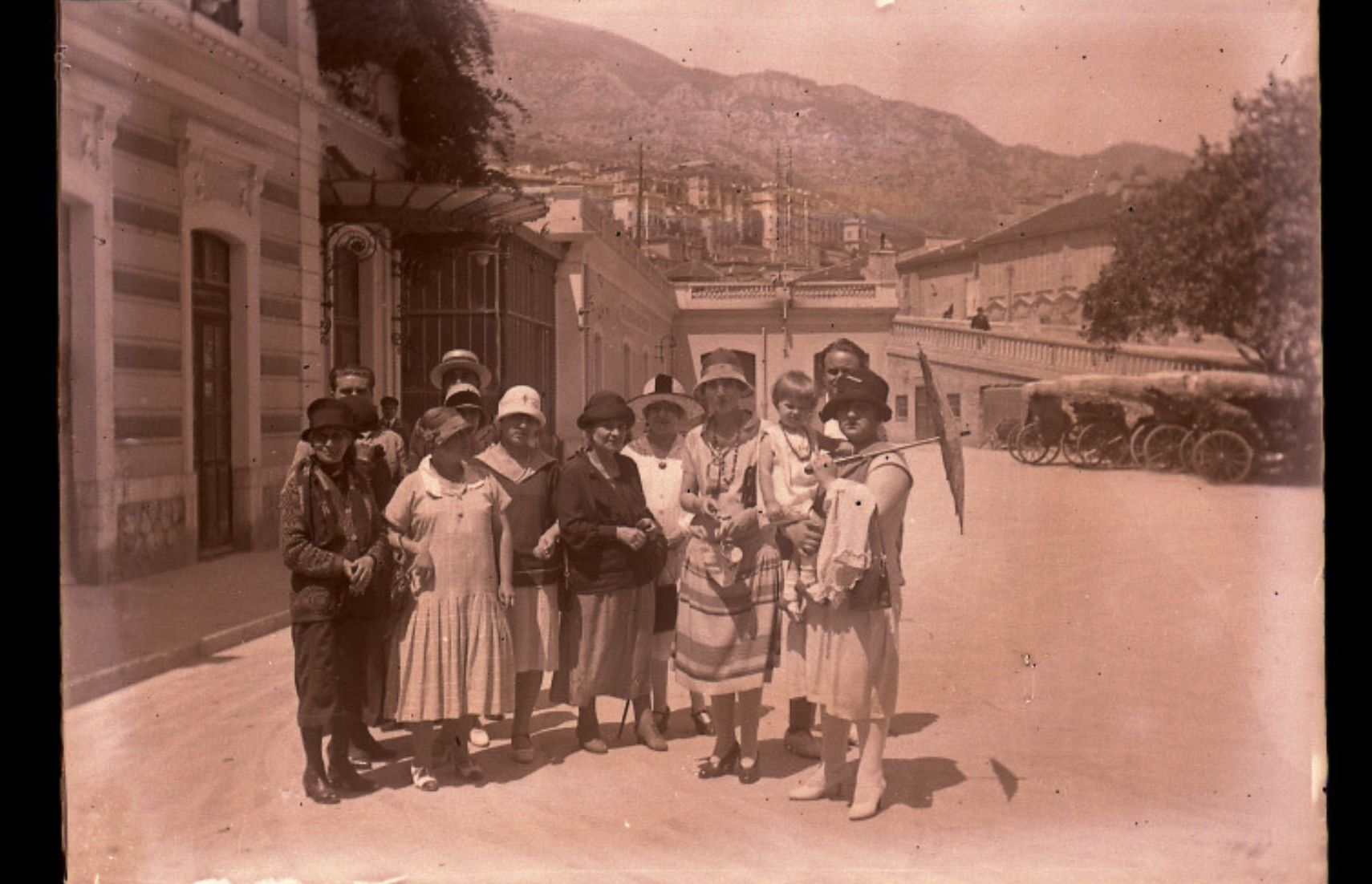 Devant la gare de La Condamine