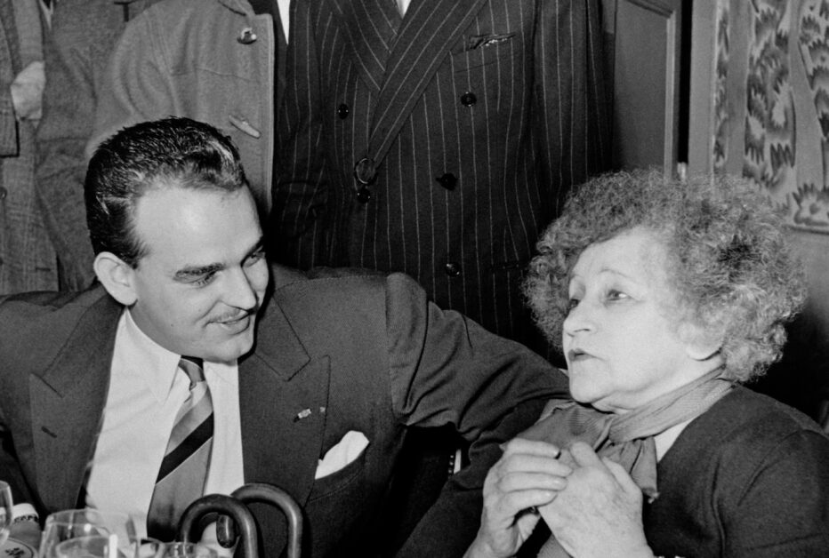 Le prince Rainier III aux côtés de Colette, lors d'un déjeuner de l’Académie Goncourt au restaurant Drouant, à Paris, le 2 mars 1951. © DR. Coll. Archives du Palais de Monaco